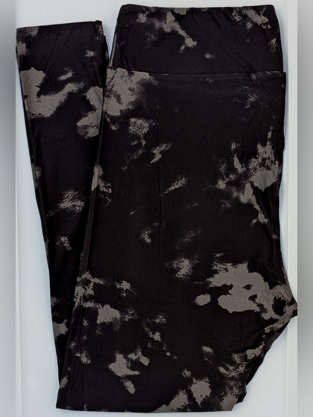 LuLaRoe | TC2 Black and Gray Tie-Dye Leggings